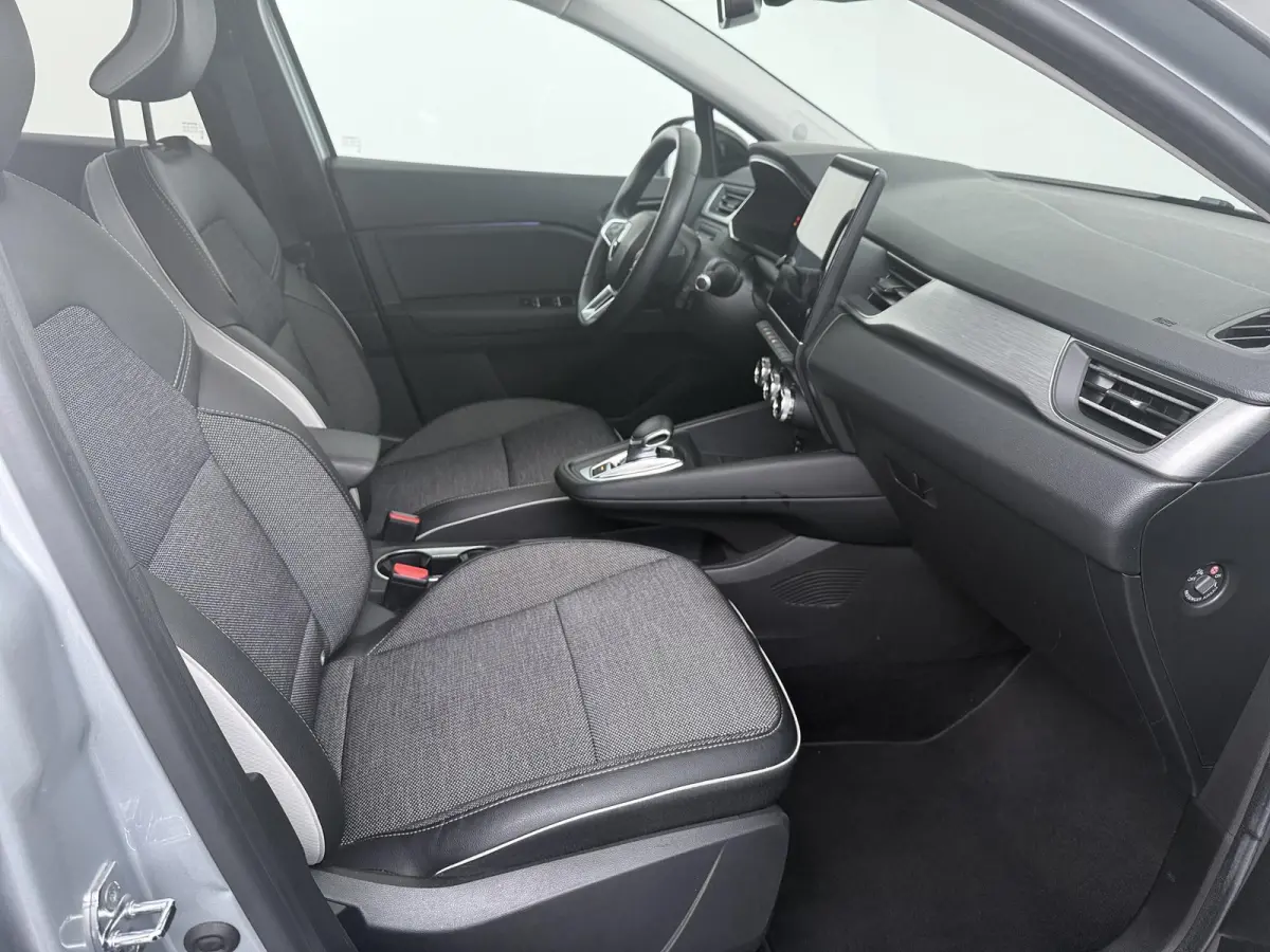 E-Tech Plug-in Hybrid 160 Intens | Parkeercamera | Navigatie |