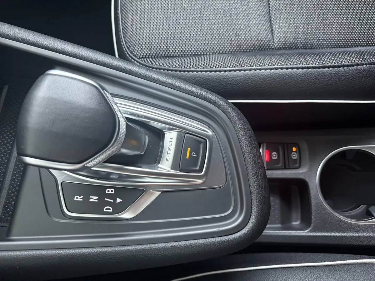 E-Tech Plug-in Hybrid 160 Intens | Parkeercamera | Navigatie |