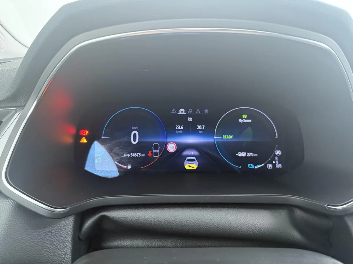 E-Tech Plug-in Hybrid 160 Intens | Parkeercamera | Navigatie |