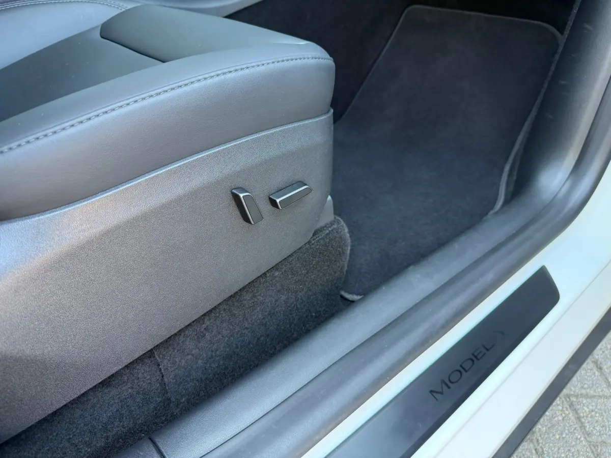Long Range AWD 75 kWh - Automaat - Panoramadak - Navi - Parkeerhulp