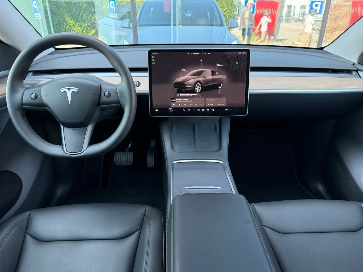 Long Range AWD 75 kWh - Automaat - Panoramadak - Navi - Parkeerhulp