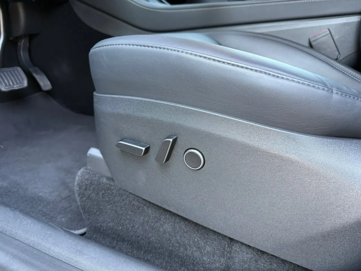 Long Range AWD 75 kWh - Automaat - Panoramadak - Navi - Parkeerhulp