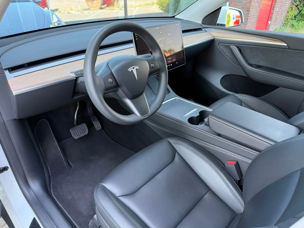 Long Range AWD 75 kWh - Automaat - Panoramadak - Navi - Parkeerhulp