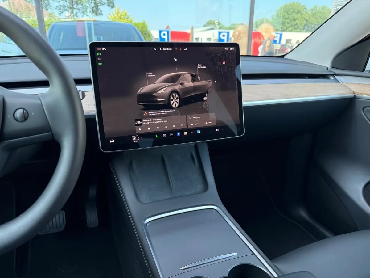 Long Range AWD 75 kWh - Automaat - Panoramadak - Navi - Parkeerhulp