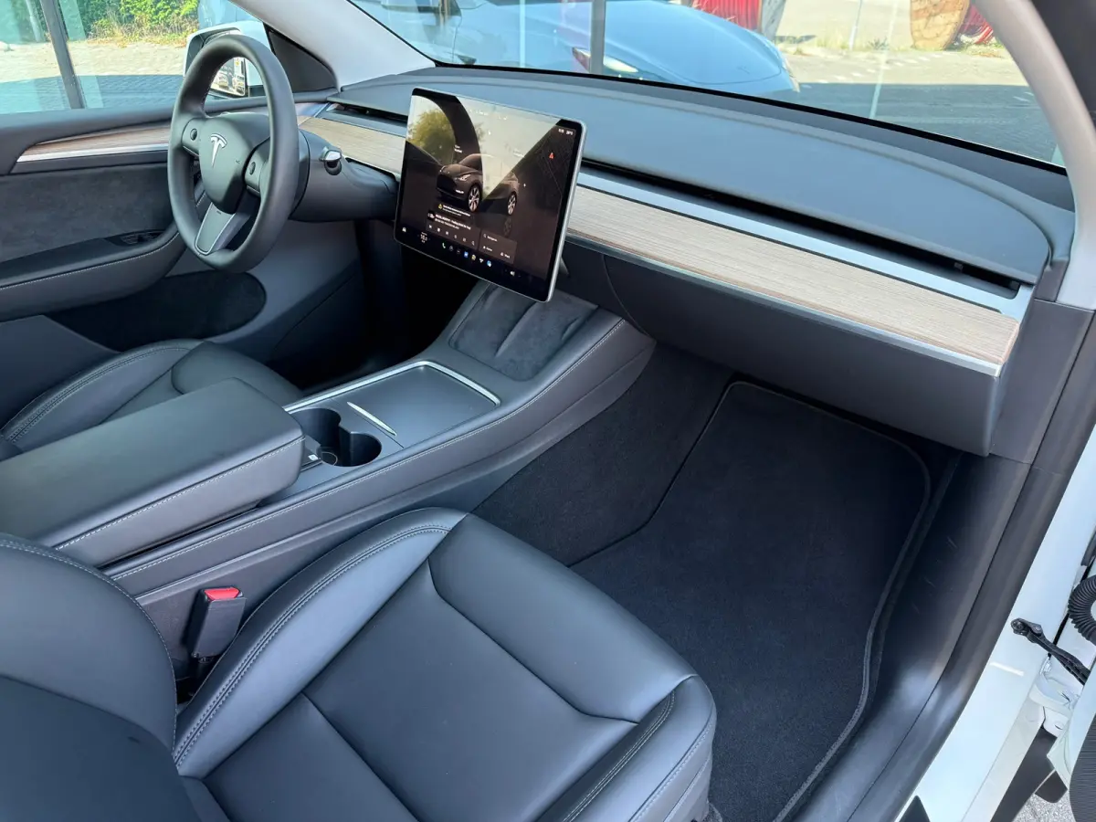 Long Range AWD 75 kWh - Automaat - Panoramadak - Navi - Parkeerhulp
