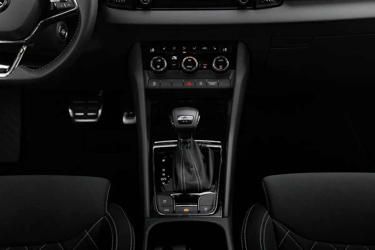 1.5 TSI 7-DSG 150pk Sportline | Navi by App | Keyless | 18" | Stuur & Stoelverwarming | Parkeerhulp Achter