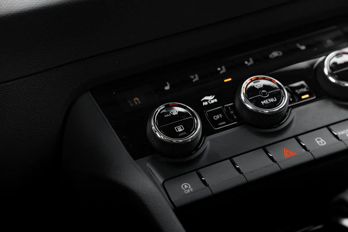 1.5 TSI 7-DSG 150pk Sportline | Navi by App | Keyless | 18" | Stuur & Stoelverwarming | Parkeerhulp Achter