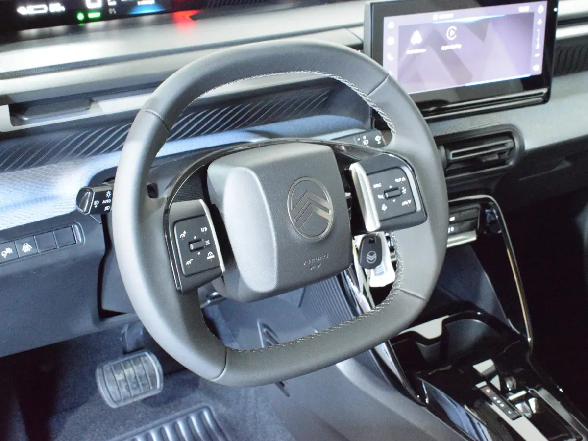 Max 113pk 44 kWh NAVIGATIE | CARPLAY | ACHTERUITRIJCAMERA MET SENSOREN | E.C.C. |