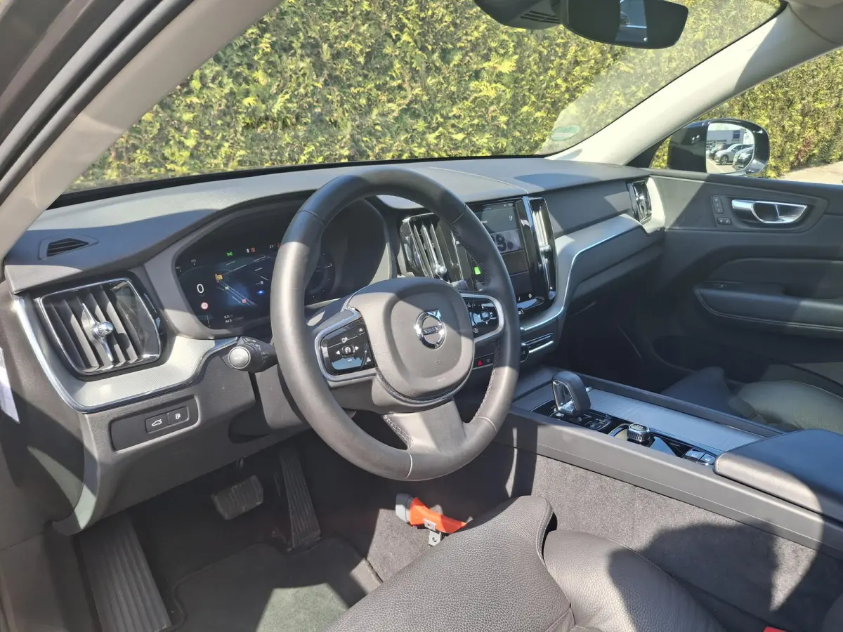 T6 Plug-in hybrid AWD Plus Dark | Panoramadak | 360 camera | Trekhaak | Stoel/Stuur Verwarming |