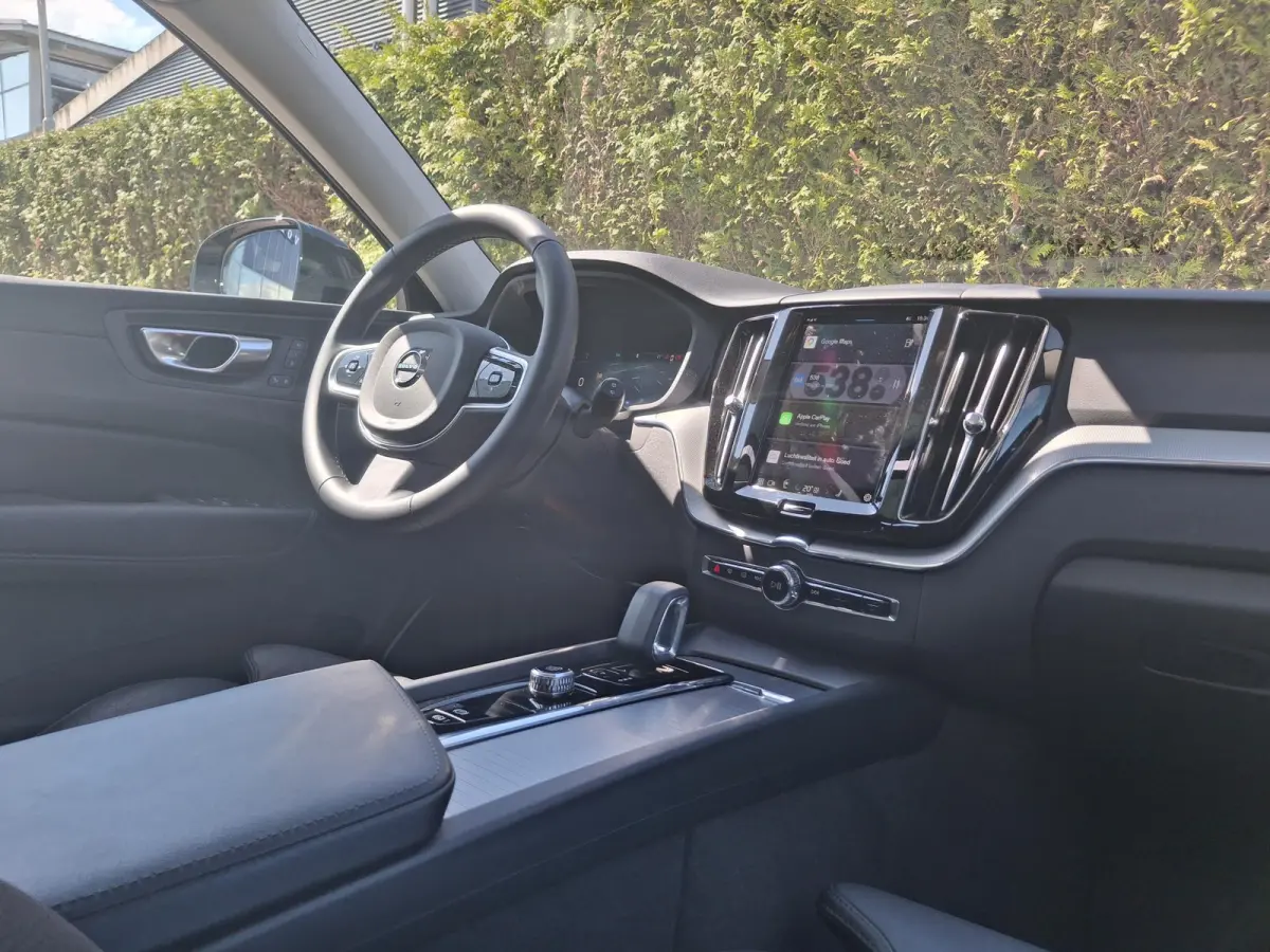 T6 Plug-in hybrid AWD Plus Dark | Panoramadak | 360 camera | Trekhaak | Stoel/Stuur Verwarming |