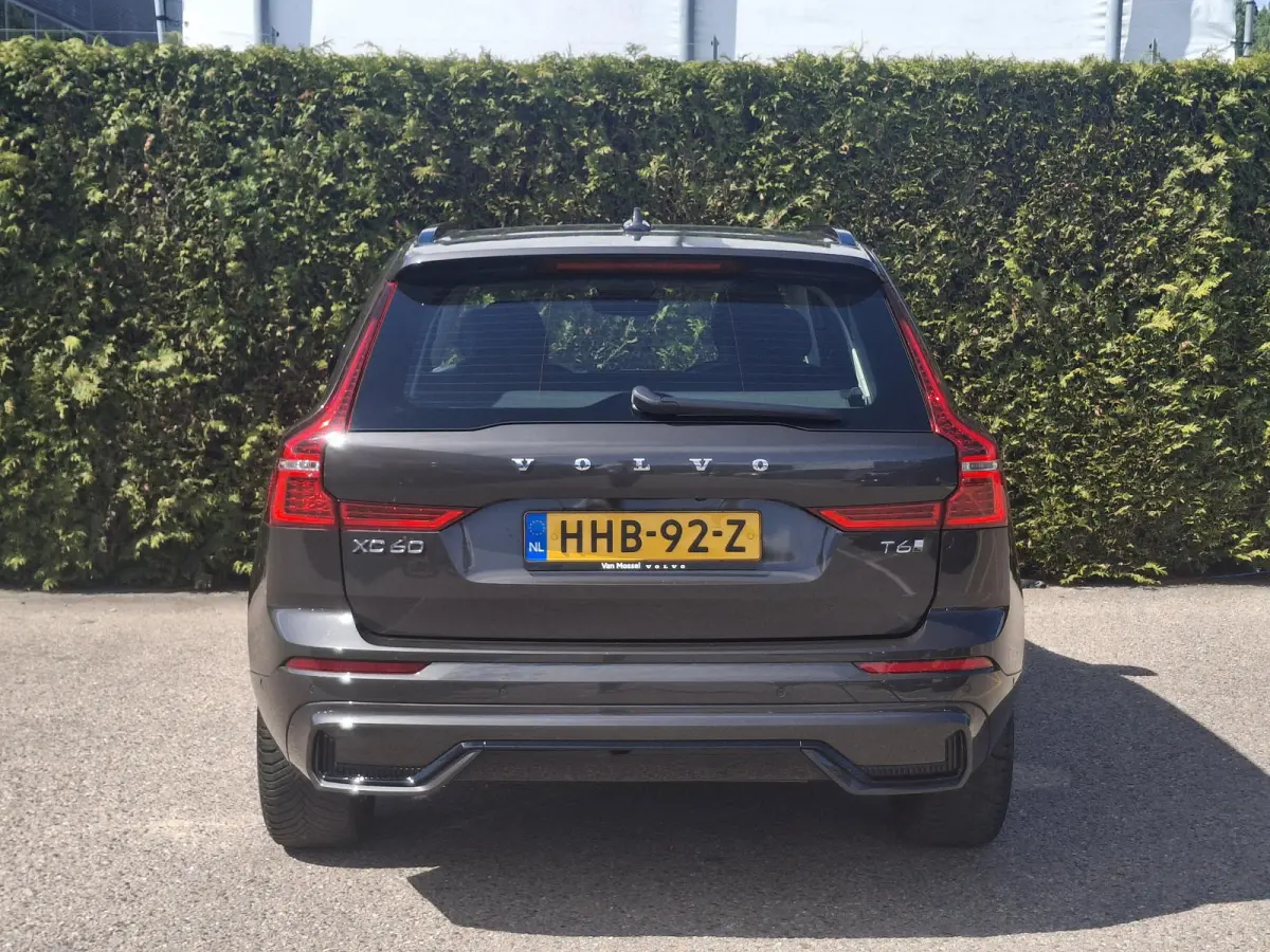 T6 Plug-in hybrid AWD Plus Dark | Panoramadak | 360 camera | Trekhaak | Stoel/Stuur Verwarming |
