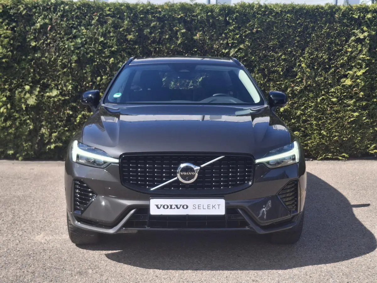 T6 Plug-in hybrid AWD Plus Dark | Panoramadak | 360 camera | Trekhaak | Stoel/Stuur Verwarming |