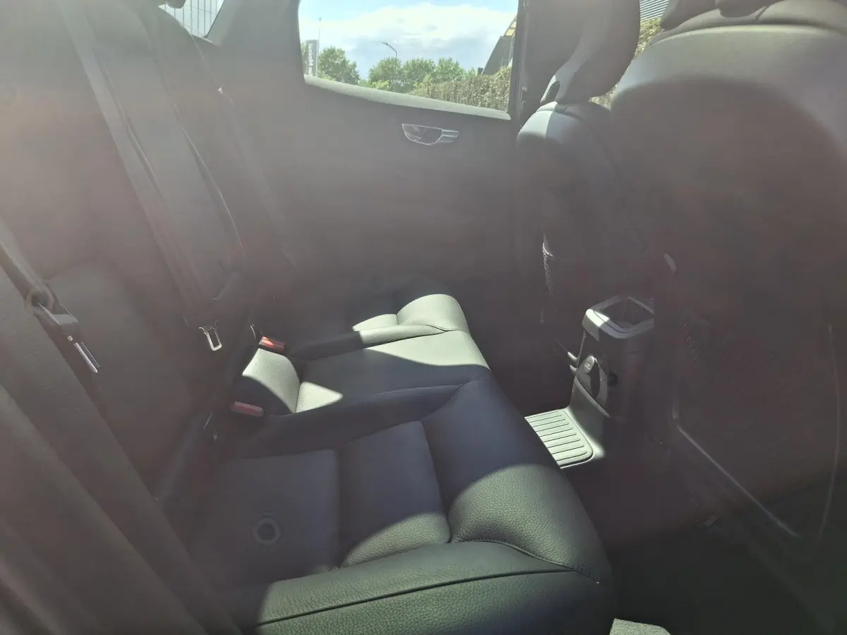 T6 Plug-in hybrid AWD Plus Dark | Panoramadak | 360 camera | Trekhaak | Stoel/Stuur Verwarming |
