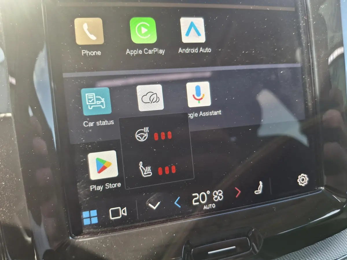 T6 Plug-in hybrid AWD Plus Dark | Panoramadak | 360 camera | Trekhaak | Stoel/Stuur Verwarming |
