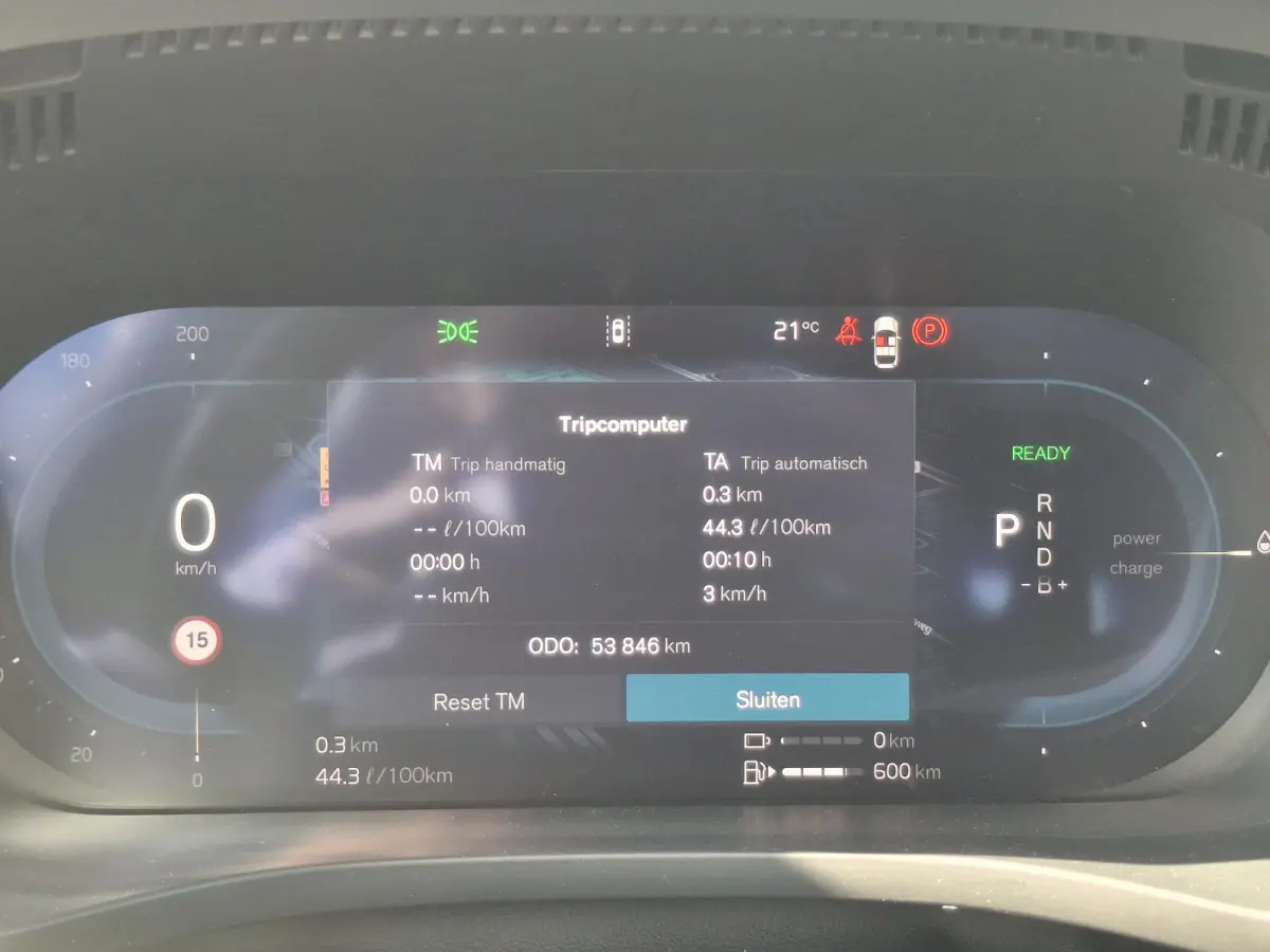 T6 Plug-in hybrid AWD Plus Dark | Panoramadak | 360 camera | Trekhaak | Stoel/Stuur Verwarming |