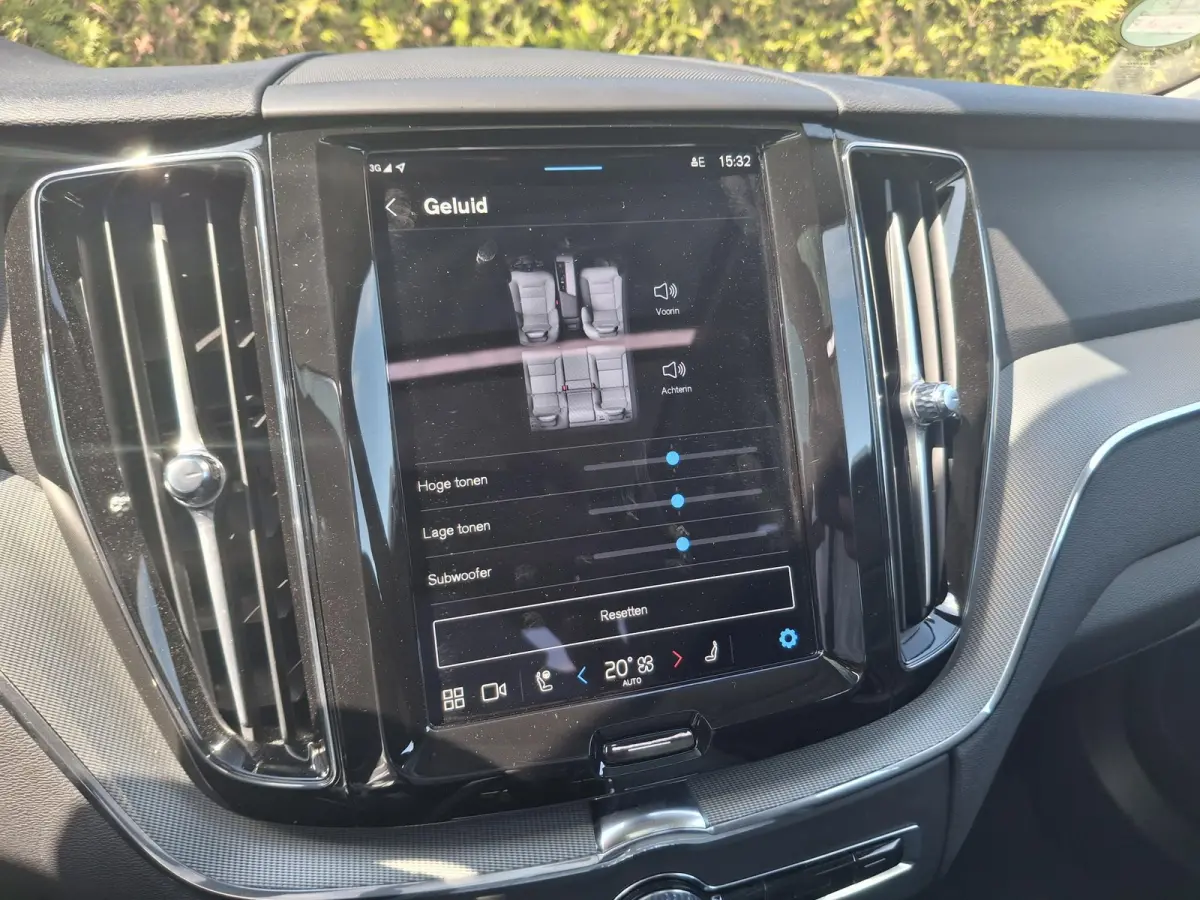 T6 Plug-in hybrid AWD Plus Dark | Panoramadak | 360 camera | Trekhaak | Stoel/Stuur Verwarming |