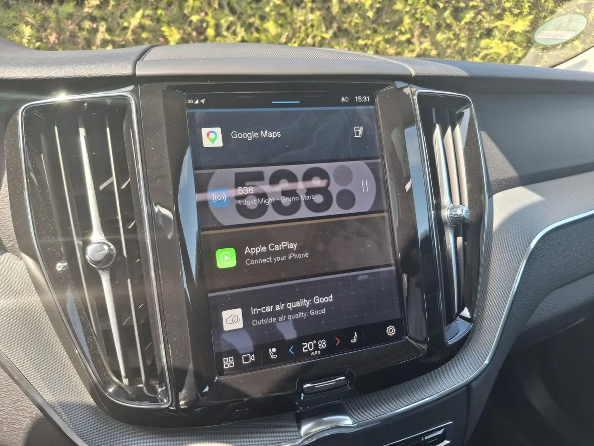 T6 Plug-in hybrid AWD Plus Dark | Panoramadak | 360 camera | Trekhaak | Stoel/Stuur Verwarming |