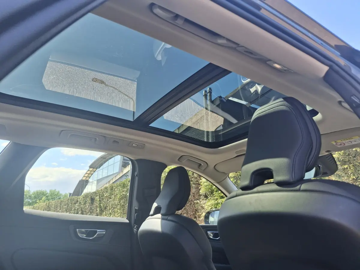 T6 Plug-in hybrid AWD Plus Dark | Panoramadak | 360 camera | Trekhaak | Stoel/Stuur Verwarming |