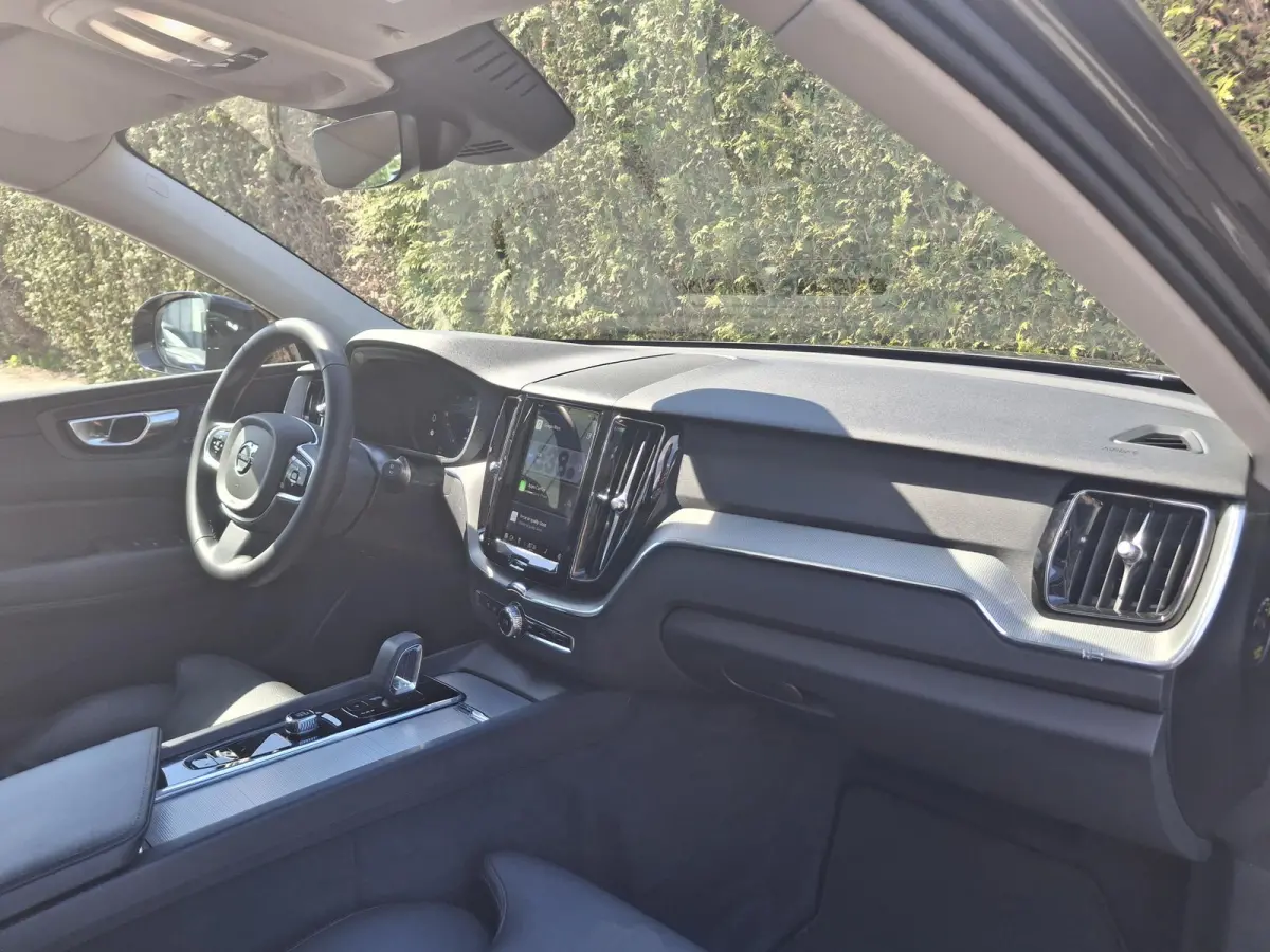 T6 Plug-in hybrid AWD Plus Dark | Panoramadak | 360 camera | Trekhaak | Stoel/Stuur Verwarming |