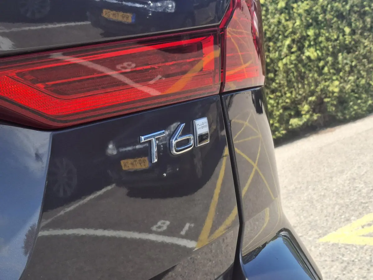 T6 Plug-in hybrid AWD Plus Dark | Panoramadak | 360 camera | Trekhaak | Stoel/Stuur Verwarming |