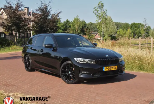 318i Business Edition | Black Optic | Apple Carplay | Sfeerverlichting | Parkeersensoren | NL-Auto |