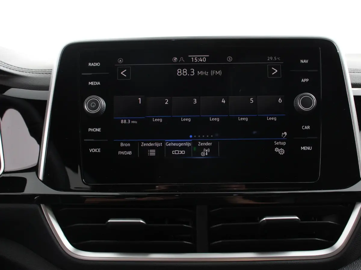 1.5 eTsi R-Line Edition Automaat Camera Navigatie Apple Carplay/Android Auto Climate control Lichtmetalen Velgen Extra Getint Glas Lichtmetalen Velgen Voorstoelen verwarmbaar
