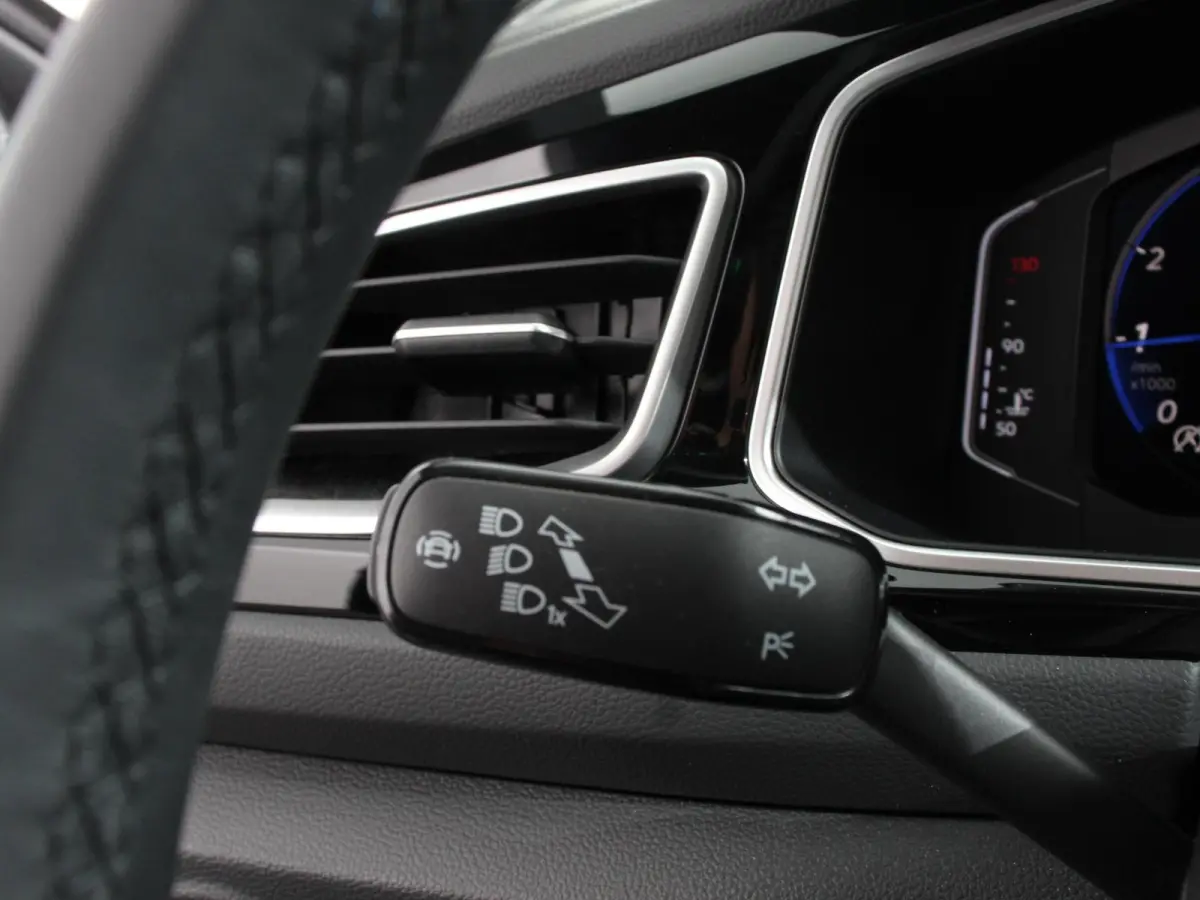 1.5 eTsi R-Line Edition Automaat Camera Navigatie Apple Carplay/Android Auto Climate control Lichtmetalen Velgen Extra Getint Glas Lichtmetalen Velgen Voorstoelen verwarmbaar