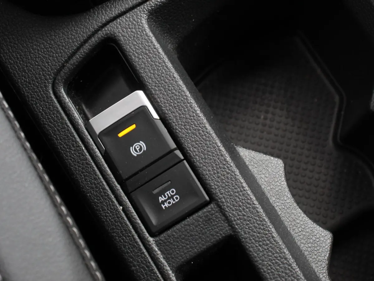 1.5 eTsi R-Line Edition Automaat Camera Navigatie Apple Carplay/Android Auto Climate control Lichtmetalen Velgen Extra Getint Glas Lichtmetalen Velgen Voorstoelen verwarmbaar