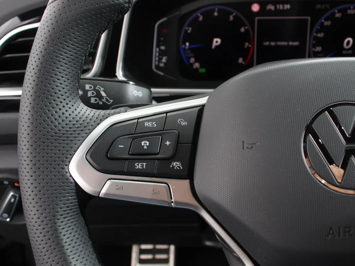 1.5 eTsi R-Line Edition Automaat Camera Navigatie Apple Carplay/Android Auto Climate control Lichtmetalen Velgen Extra Getint Glas Lichtmetalen Velgen Voorstoelen verwarmbaar