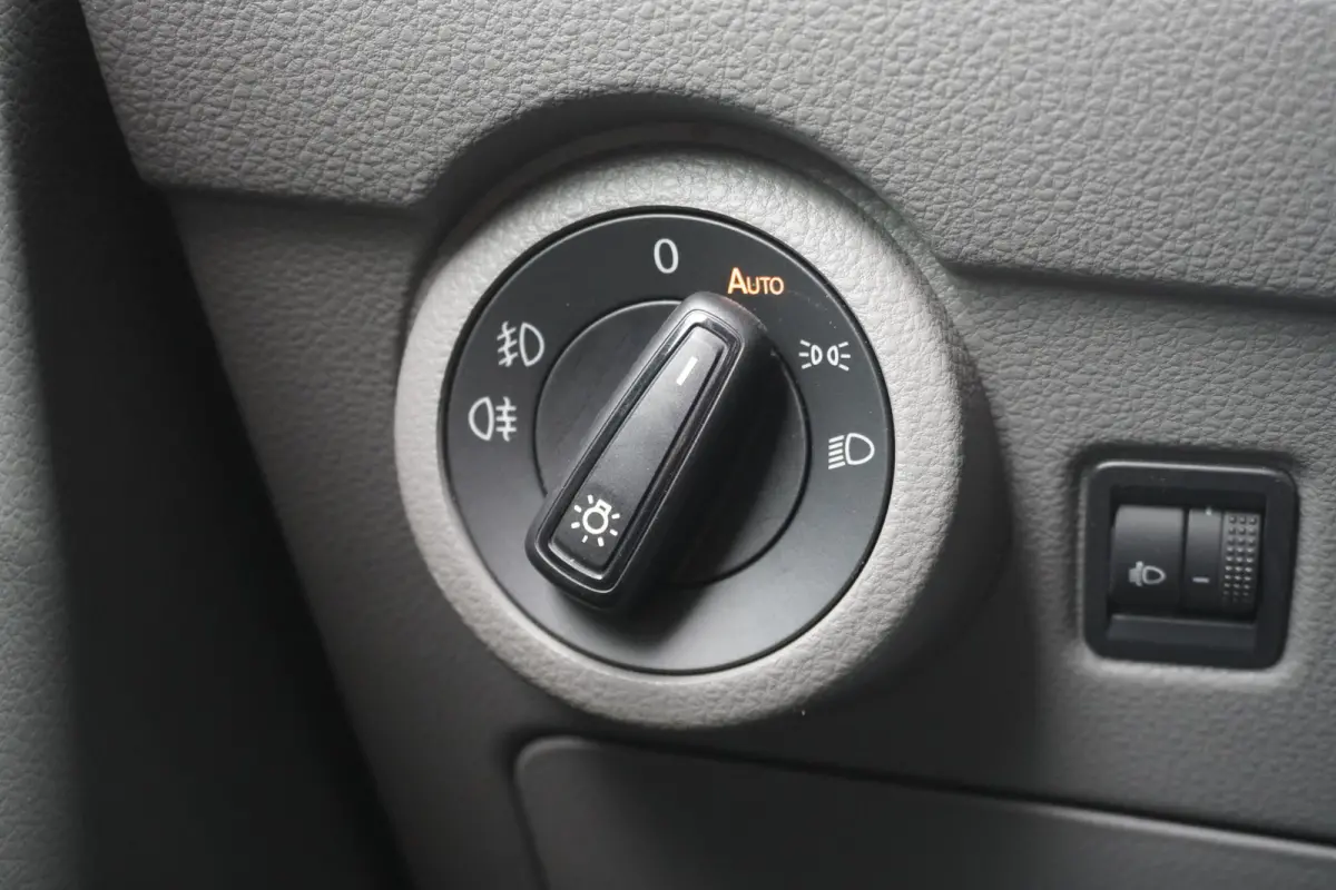 2.0 TDI 150PK Automaat EURO 6 - Airco - Navi - Cruise - € 17.900,- Excl.