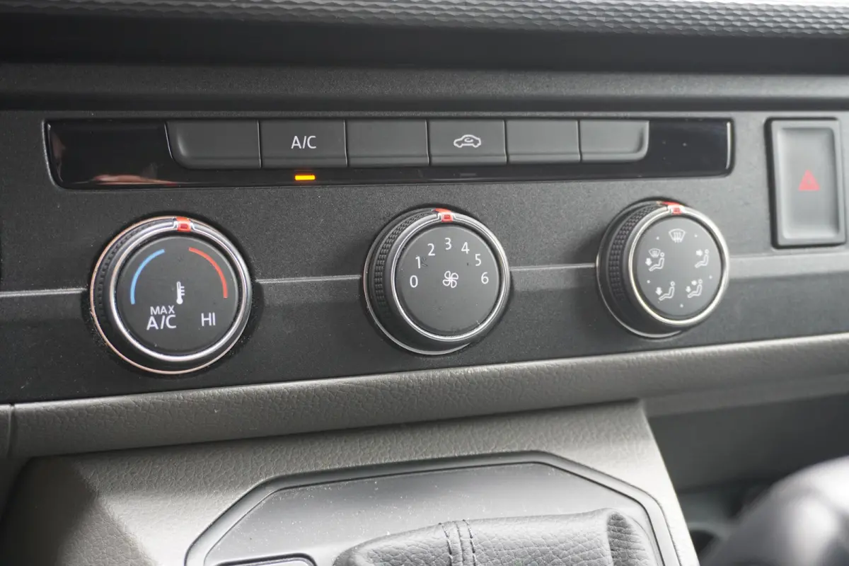 2.0 TDI 150PK Automaat EURO 6 - Airco - Navi - Cruise - € 17.900,- Excl.