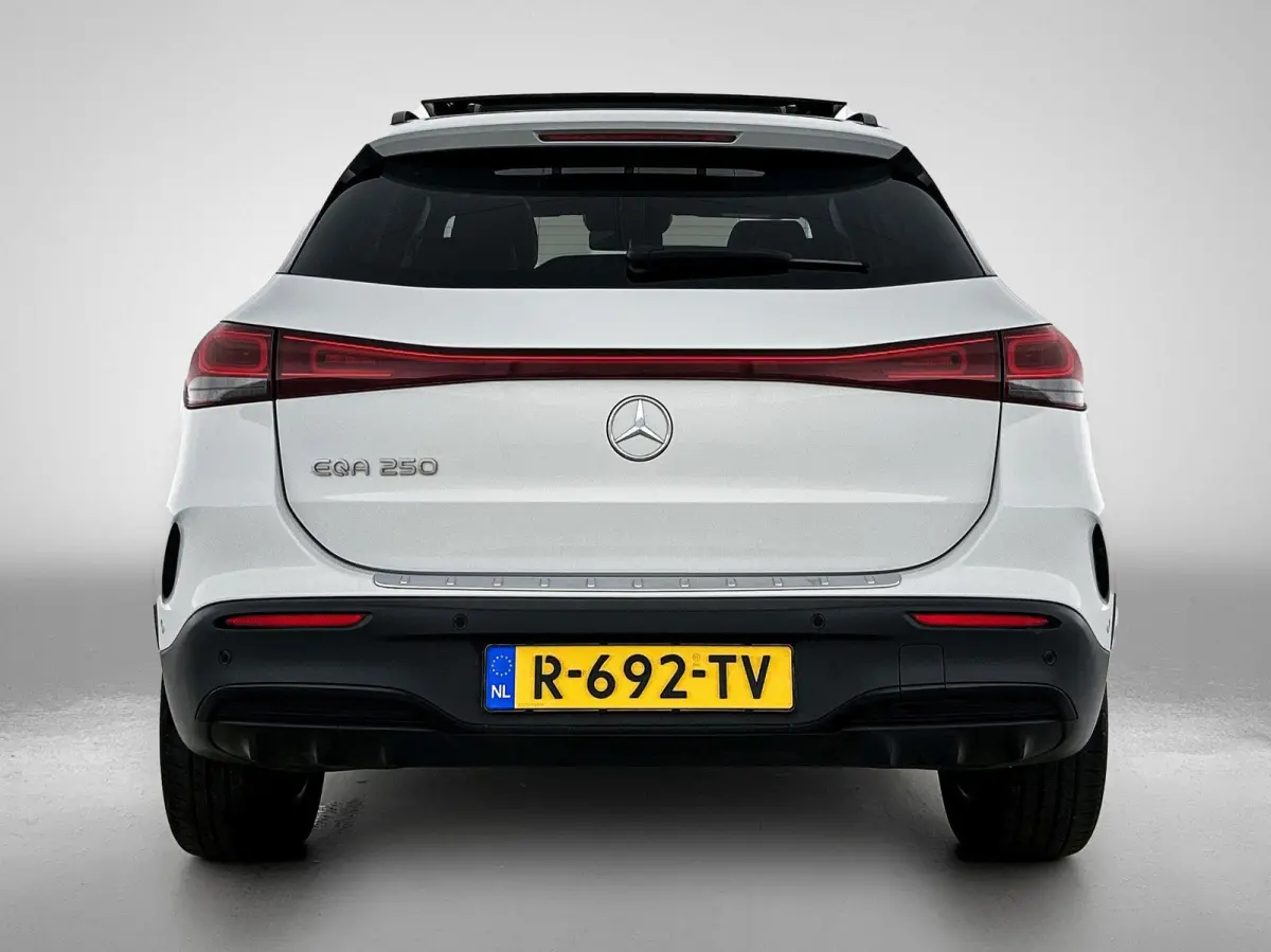 250 Business Solution AMG 67 kWh | PANORAMADAK | 360 CAMERA | SFEERVERLICHTING | STOELVERWARMING | ELEKTRISCHE KOFFERKLEP | ADAPTIVE CRUISE CONTROL | CLIMATE CONTROL |