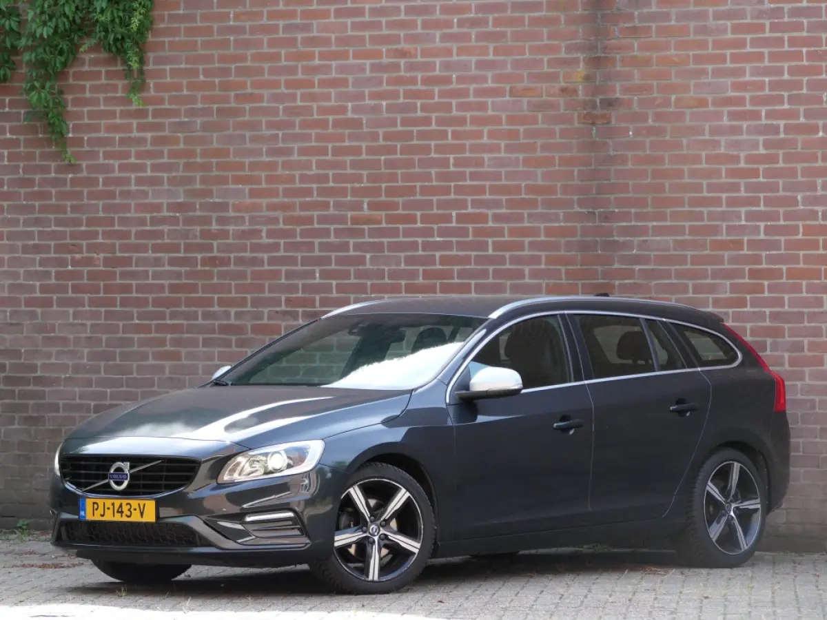 1.5 T3 R-design Xenon / Regensensor / Bluetooth / Navi