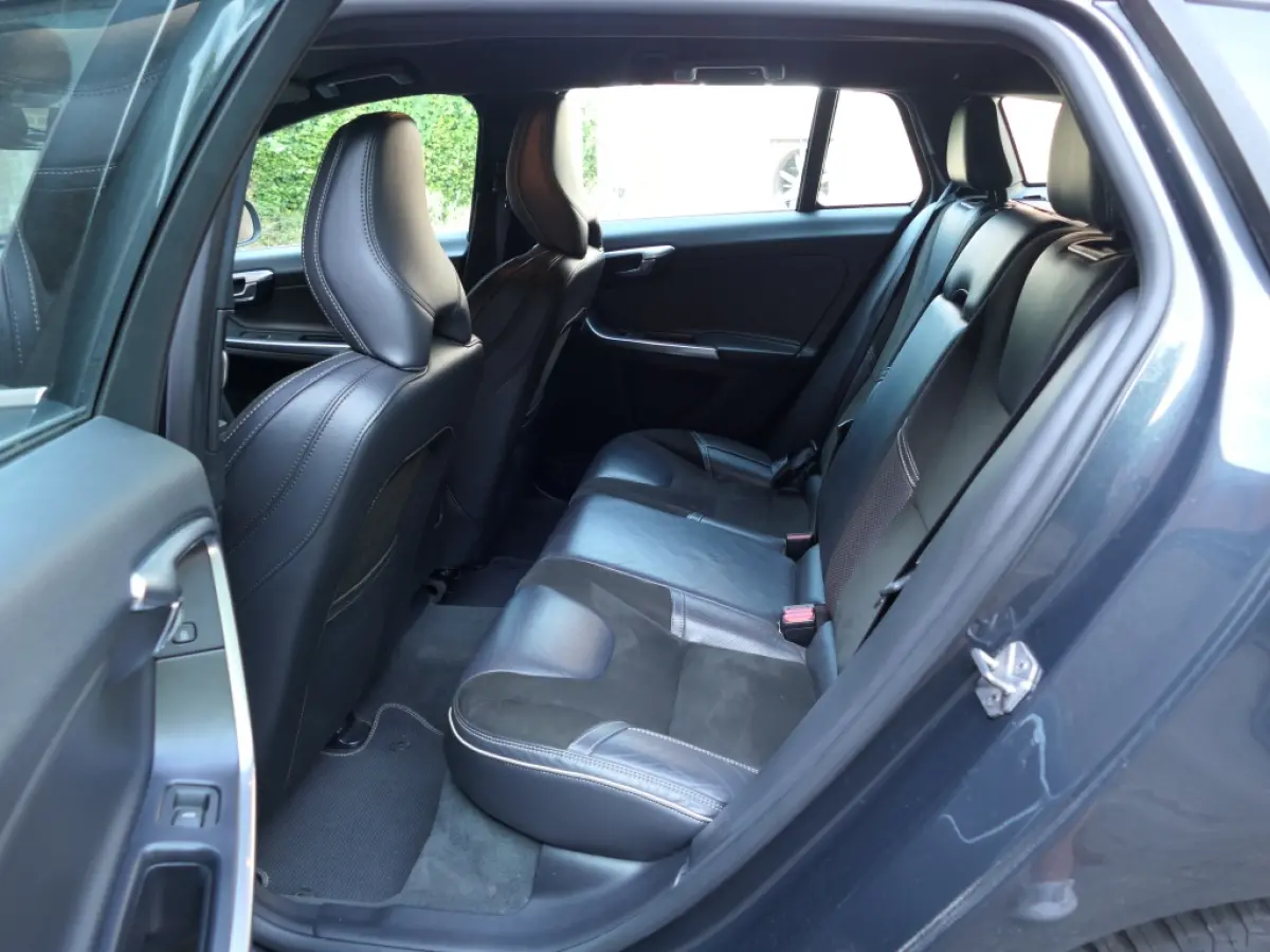1.5 T3 R-design Xenon / Regensensor / Bluetooth / Navi