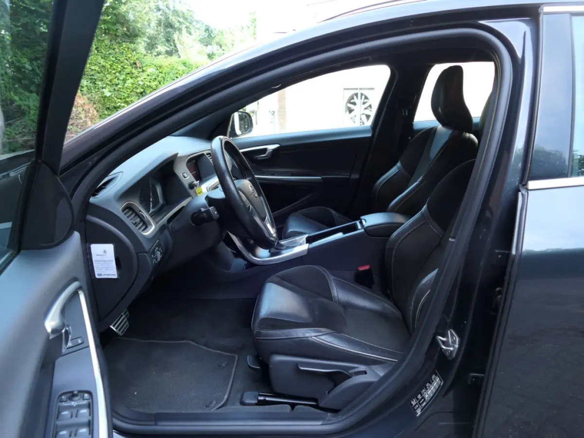 1.5 T3 R-design Xenon / Regensensor / Bluetooth / Navi