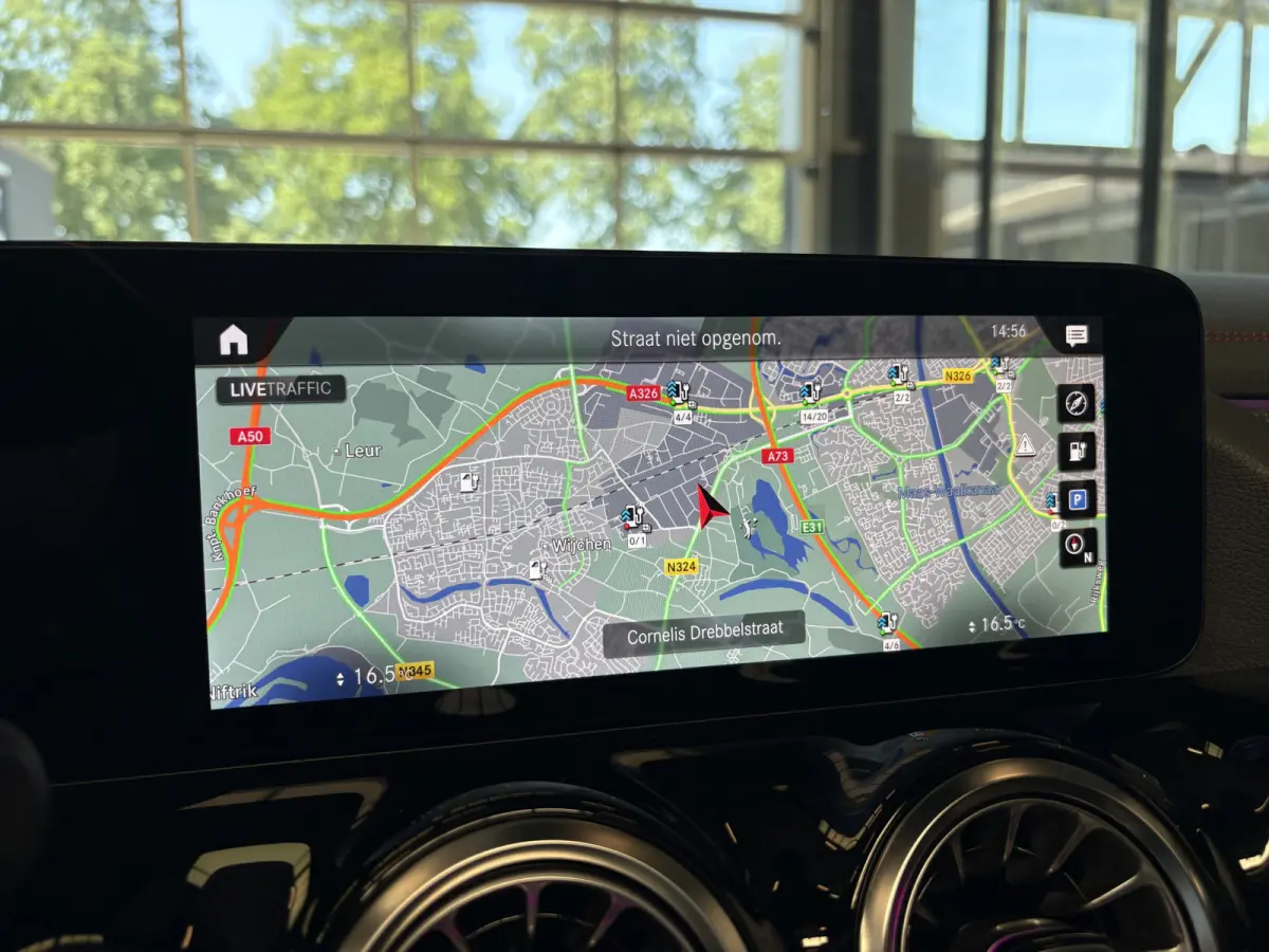 250+ AMG Line 71 kWh Navi, Panoramadak
