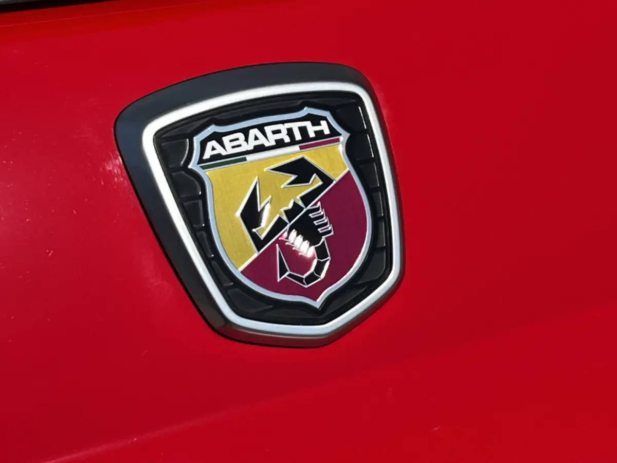 1.4 T-Jet Abarth 595 Turbo 145 PK | UNIEK 43000 KM | Corsa Pakket | Airco | 17"LM Velgen | Schaal Sport Stoelen | Navigatie | Park Sensors | Uniek!