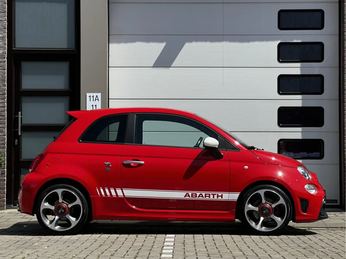 1.4 T-Jet Abarth 595 Turbo 145 PK | UNIEK 43000 KM | Corsa Pakket | Airco | 17"LM Velgen | Schaal Sport Stoelen | Navigatie | Park Sensors | Uniek!