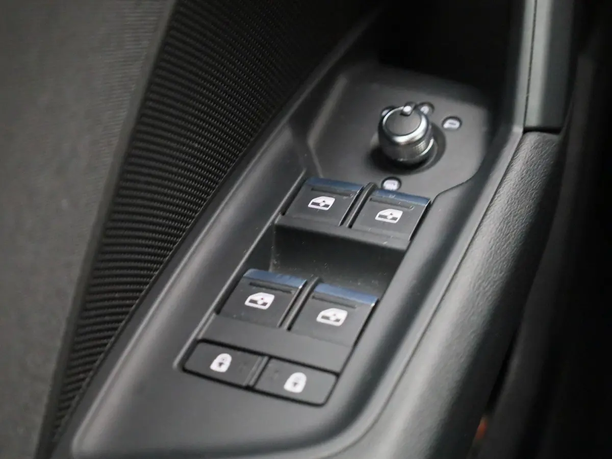 30 TFSI Business edition | Apple Carplay / Android Auto | Virtual Cockpit | Keyless | Privacy Glass | Lichtmetalen Velgen |