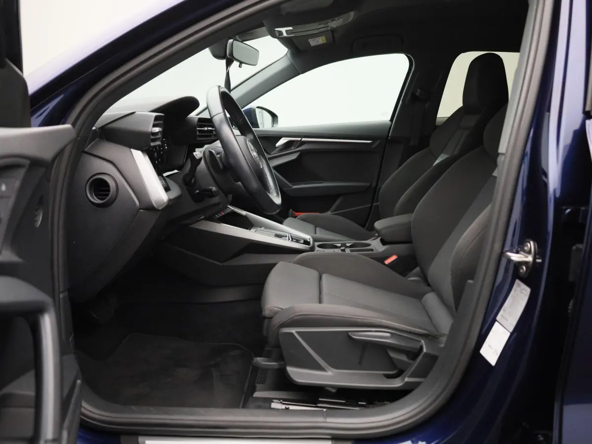 30 TFSI Business edition | Apple Carplay / Android Auto | Virtual Cockpit | Keyless | Privacy Glass | Lichtmetalen Velgen |