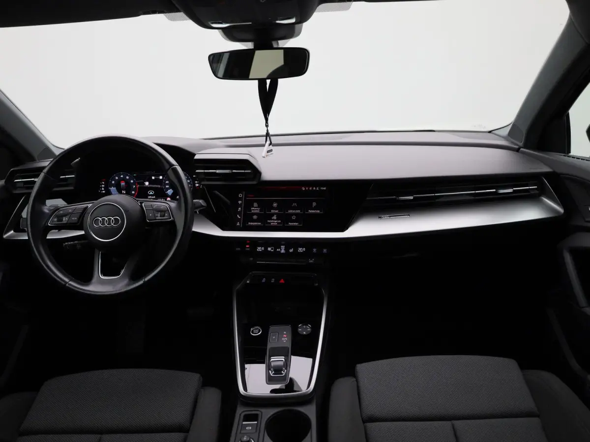 30 TFSI Business edition | Apple Carplay / Android Auto | Virtual Cockpit | Keyless | Privacy Glass | Lichtmetalen Velgen |