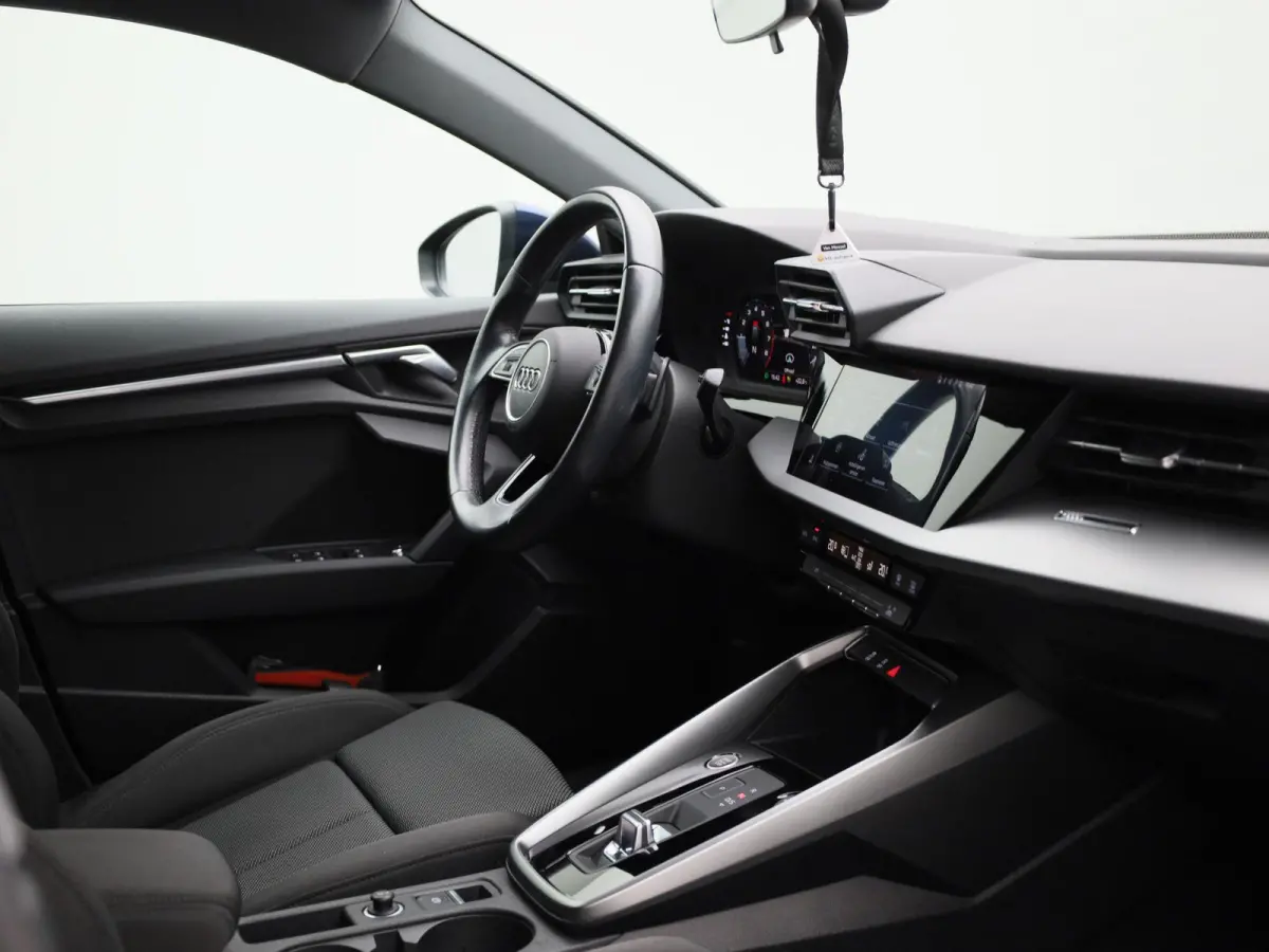 30 TFSI Business edition | Apple Carplay / Android Auto | Virtual Cockpit | Keyless | Privacy Glass | Lichtmetalen Velgen |