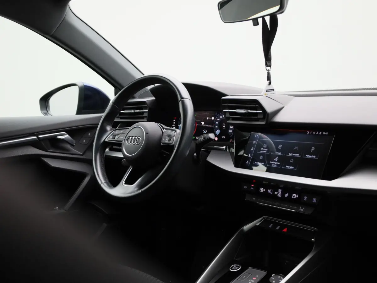30 TFSI Business edition | Apple Carplay / Android Auto | Virtual Cockpit | Keyless | Privacy Glass | Lichtmetalen Velgen |