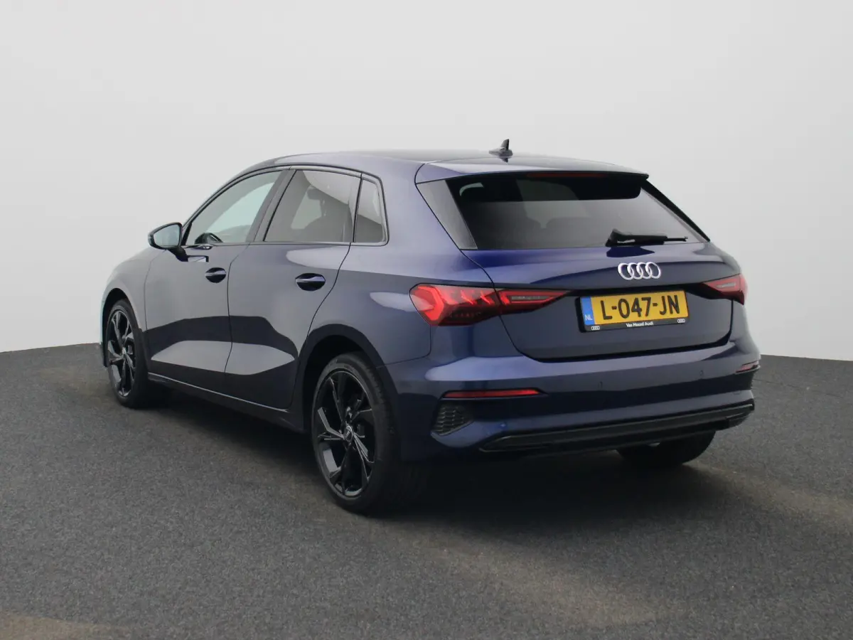 30 TFSI Business edition | Apple Carplay / Android Auto | Virtual Cockpit | Keyless | Privacy Glass | Lichtmetalen Velgen |