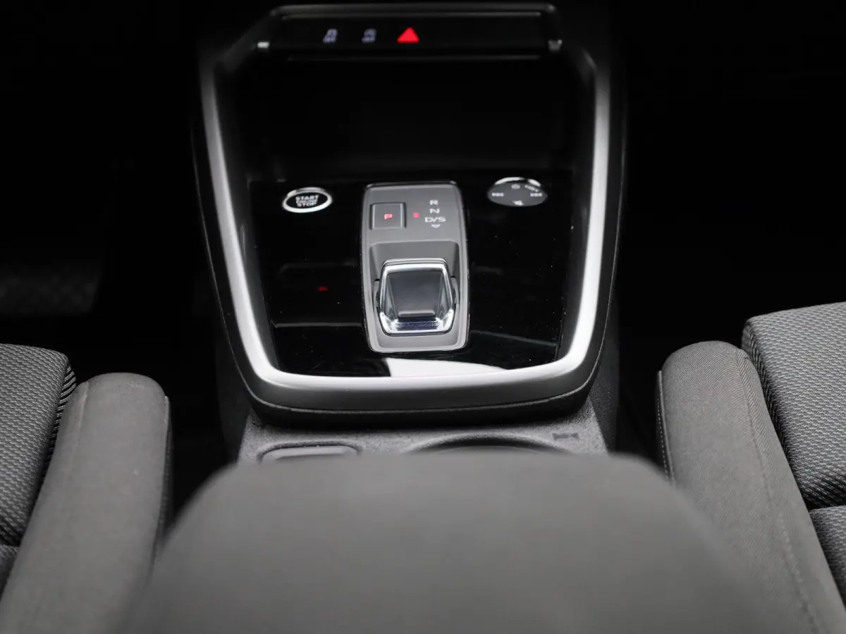 30 TFSI Business edition | Apple Carplay / Android Auto | Virtual Cockpit | Keyless | Privacy Glass | Lichtmetalen Velgen |