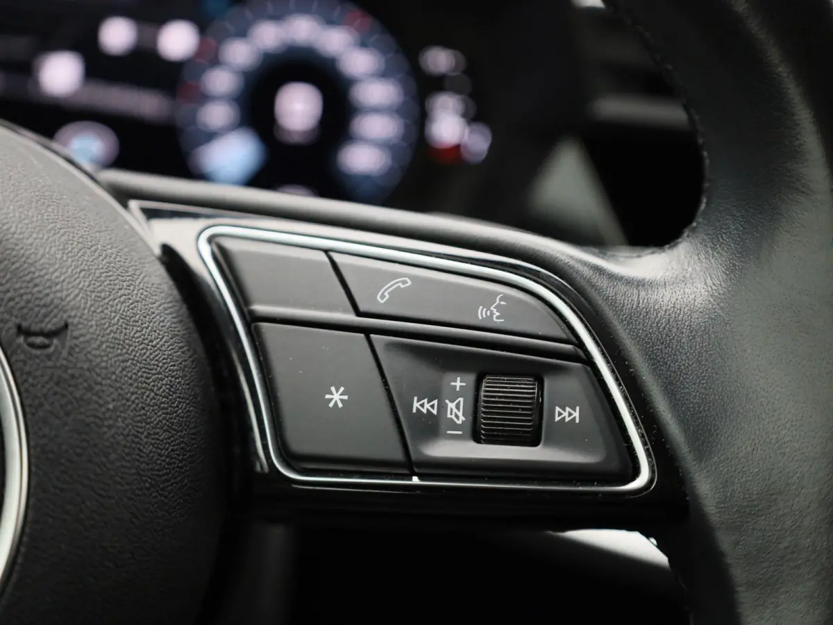 30 TFSI Business edition | Apple Carplay / Android Auto | Virtual Cockpit | Keyless | Privacy Glass | Lichtmetalen Velgen |
