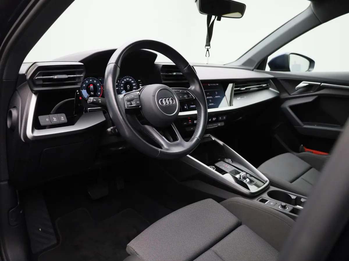 30 TFSI Business edition | Apple Carplay / Android Auto | Virtual Cockpit | Keyless | Privacy Glass | Lichtmetalen Velgen |
