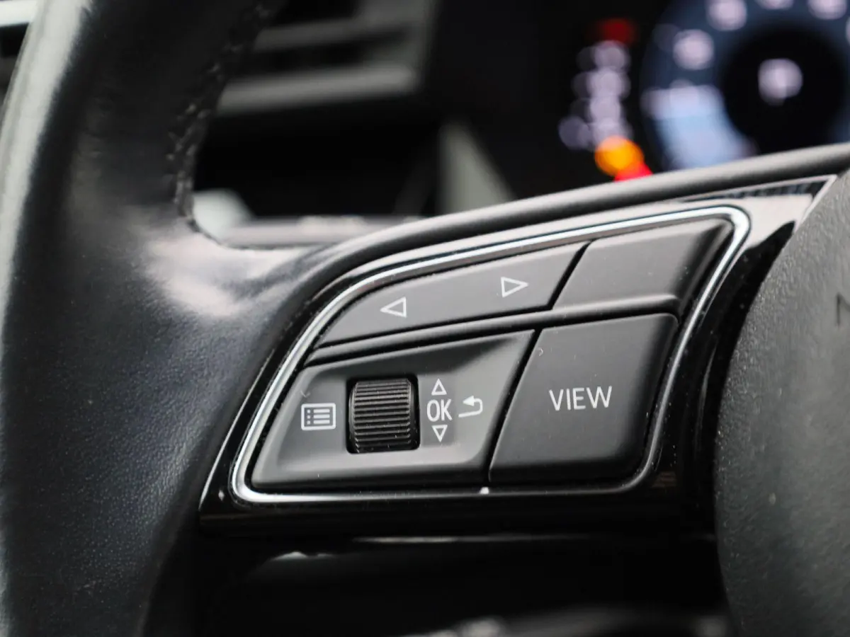 30 TFSI Business edition | Apple Carplay / Android Auto | Virtual Cockpit | Keyless | Privacy Glass | Lichtmetalen Velgen |