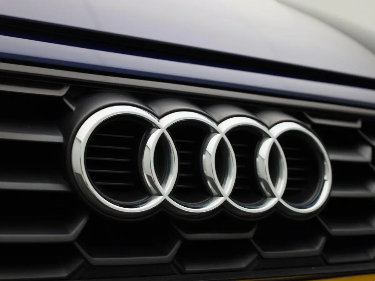 30 TFSI Business edition | Apple Carplay / Android Auto | Virtual Cockpit | Keyless | Privacy Glass | Lichtmetalen Velgen |