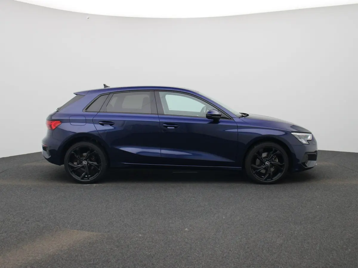30 TFSI Business edition | Apple Carplay / Android Auto | Virtual Cockpit | Keyless | Privacy Glass | Lichtmetalen Velgen |
